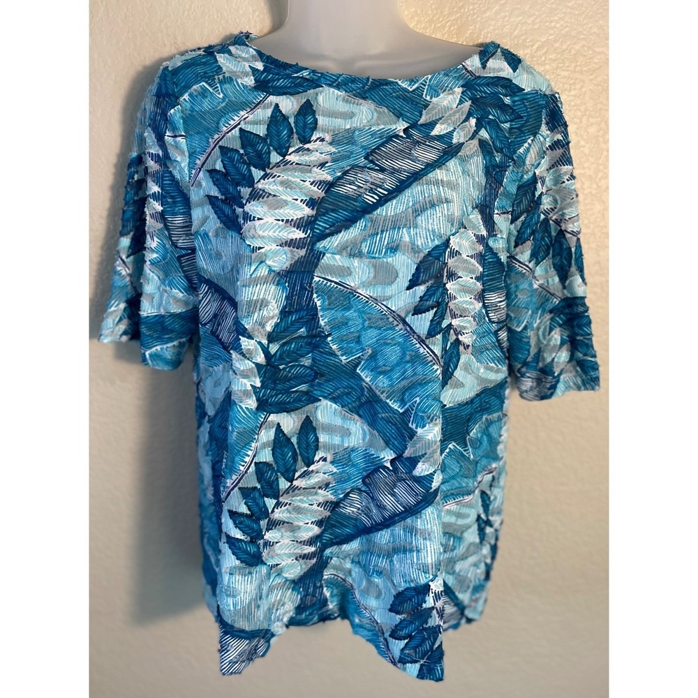 Chicos 1 US Medium Top Blue Tropical Leaf Textured Eyelash Boat Neck Resort Chic